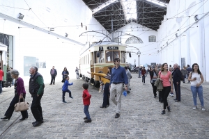 Tramcar from 1929 returns to service on line 1 after restoration